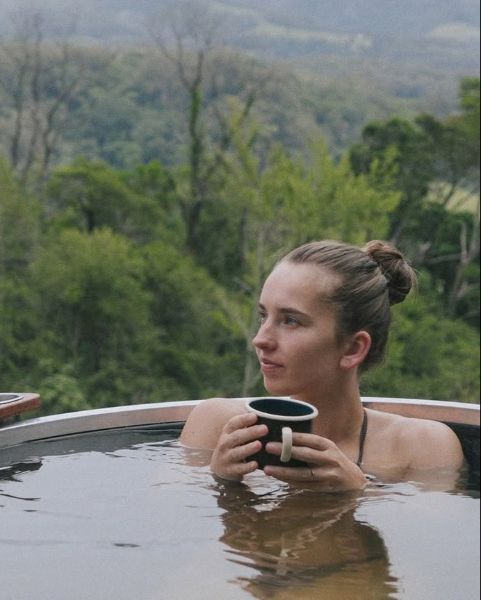 Outdoor wood-fired hot tub soaking experience shared by customers